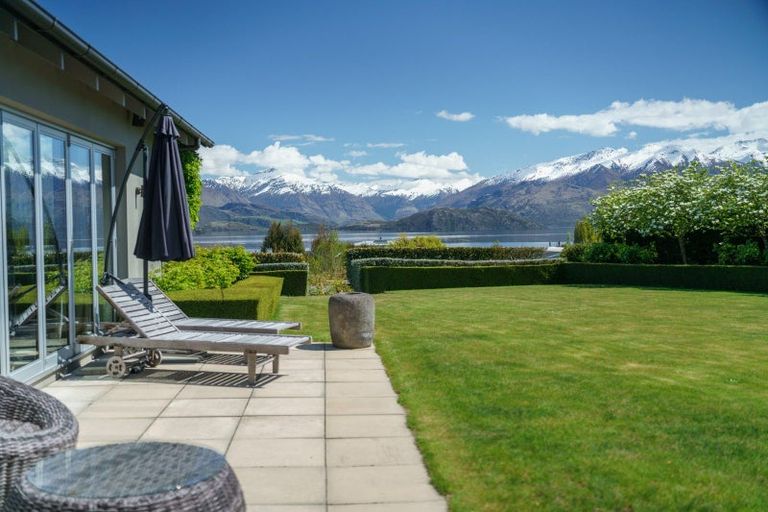 Photo of property in 1 Briar Bank Drive, Wanaka, 9305