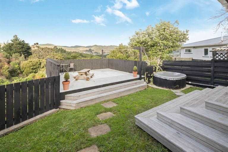 Photo of property in 19 Toporoa View, Ascot Park, Porirua, 5024