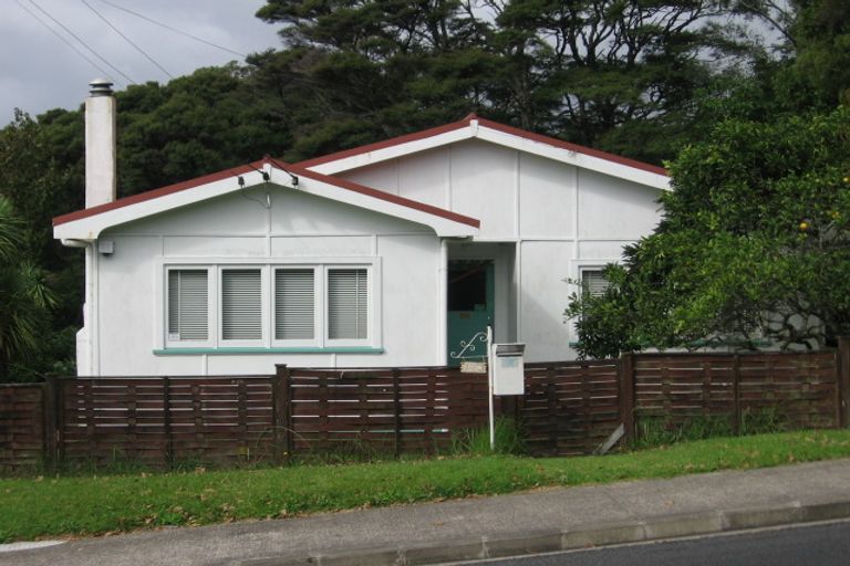 Photo of property in 170 Atkinson Road, Titirangi, Auckland, 0604