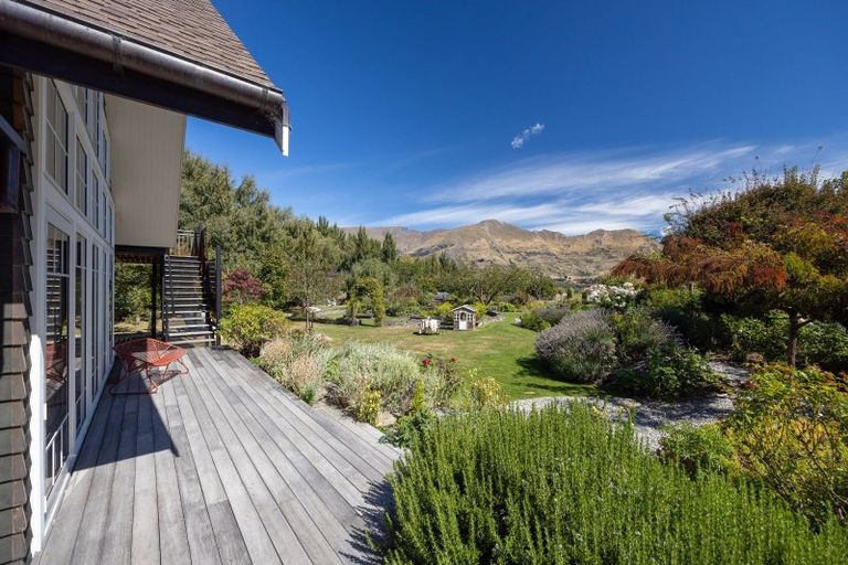 Photo of property in 270 Beacon Point Road, Wanaka, 9305