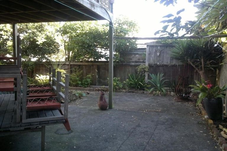 Photo of property in 2/104 Mokoia Road, Birkenhead, Auckland, 0626