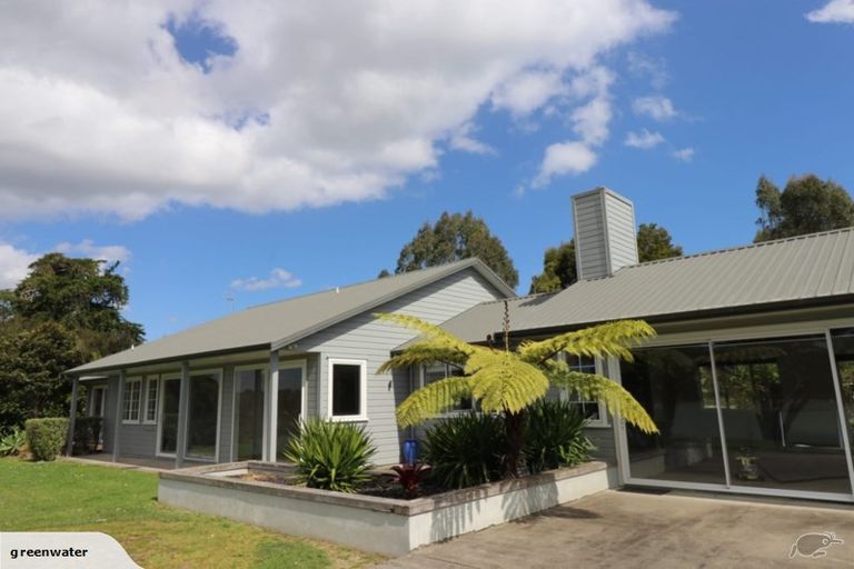 Photo of property in 107 Riverland Road, Kumeu, 0892