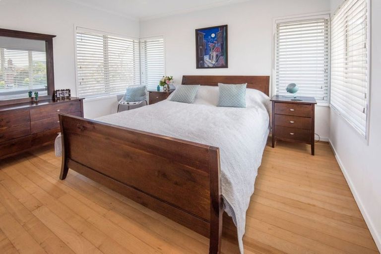 Photo of property in 2/41 Merani Street, Narrow Neck, Auckland, 0622