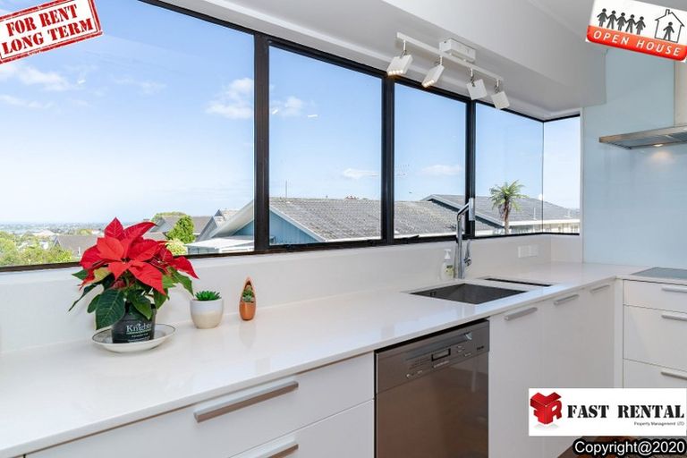 Photo of property in 1/211 Onewa Road, Birkenhead, Auckland, 0626