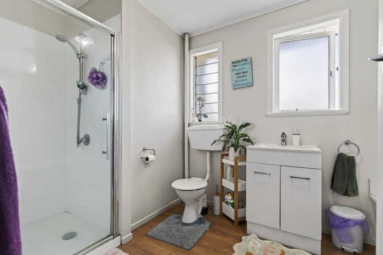 Photo of property in 2 View Street, Maungaturoto, 0520