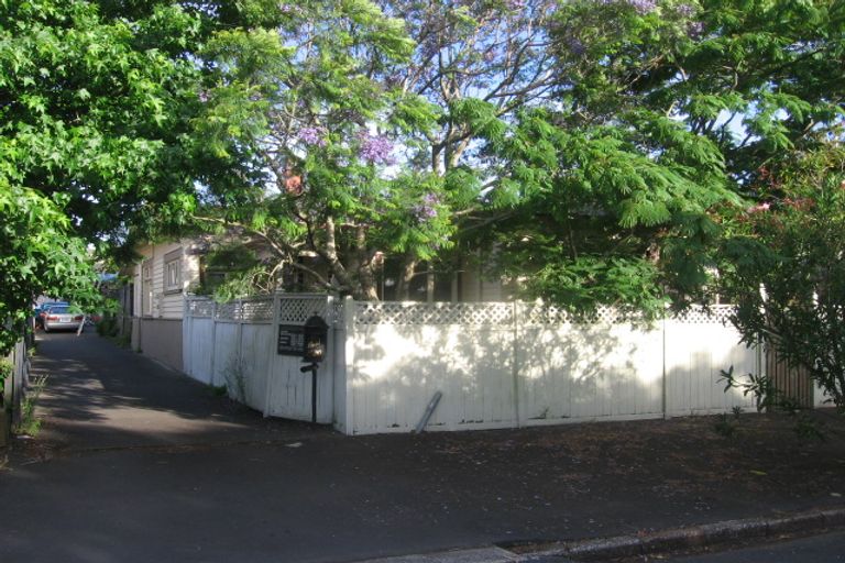 Property details for 20a Mapau Road, Greenlane, Auckland, 1051