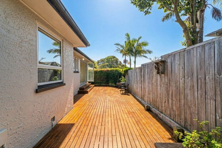 Photo of property in 1/9 Corrella Road, Belmont, Auckland, 0622