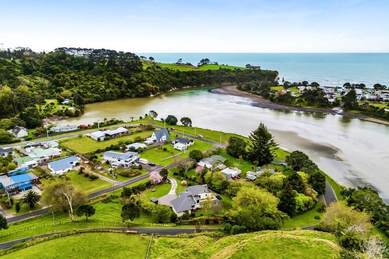 Photo of property in 49 Ngakoti Street, Urenui, 4375