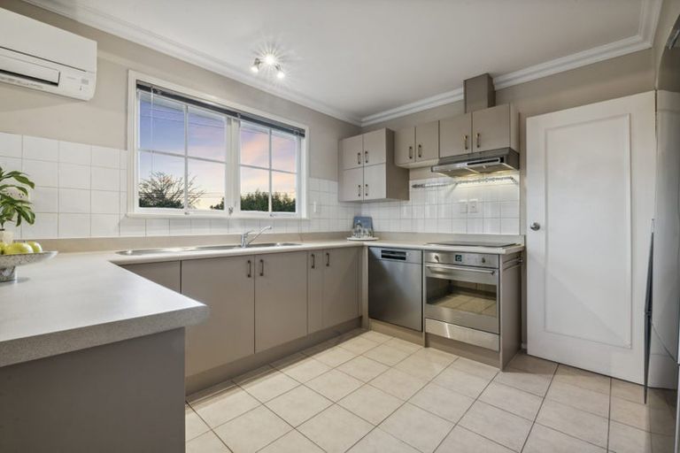 Photo of property in 2/183 Shakespeare Road, Milford, Auckland, 0620