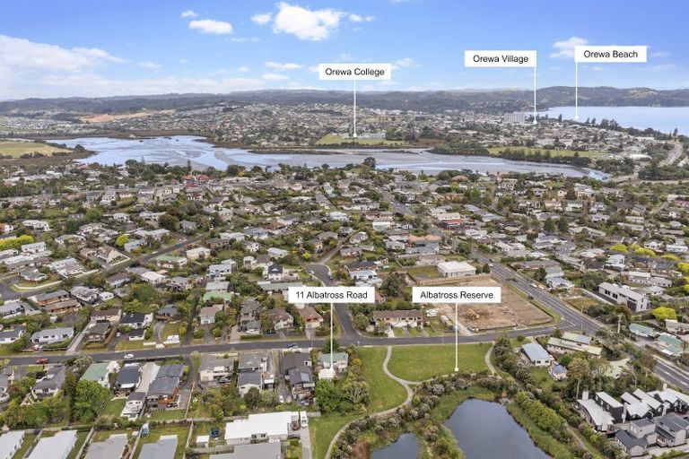 Photo of property in 11 Albatross Road, Red Beach, 0932