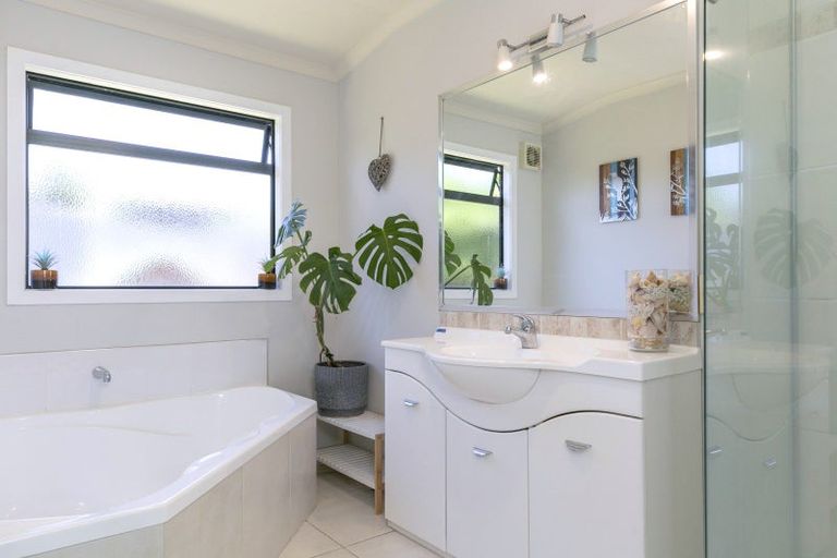 Photo of property in 208 Acacia Bay Road, Nukuhau, Taupo, 3330