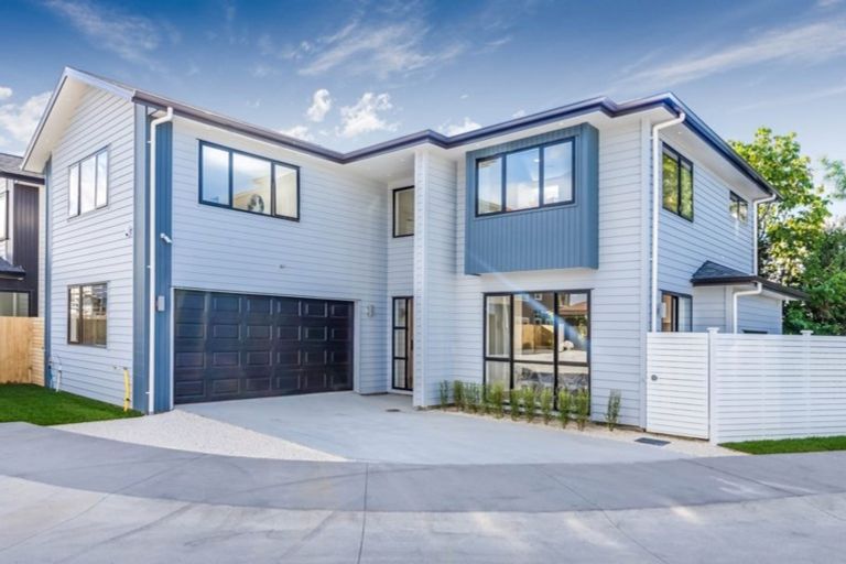 Photo of property in 1 Ti Kouka Place, Te Atatu Peninsula, Auckland, 0610
