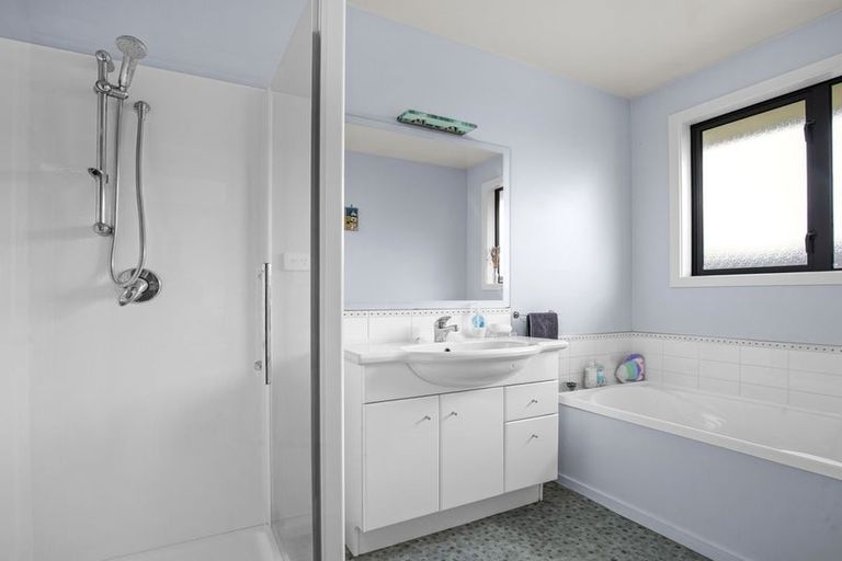 Photo of property in 56 Shields Street, Clyde, 9330