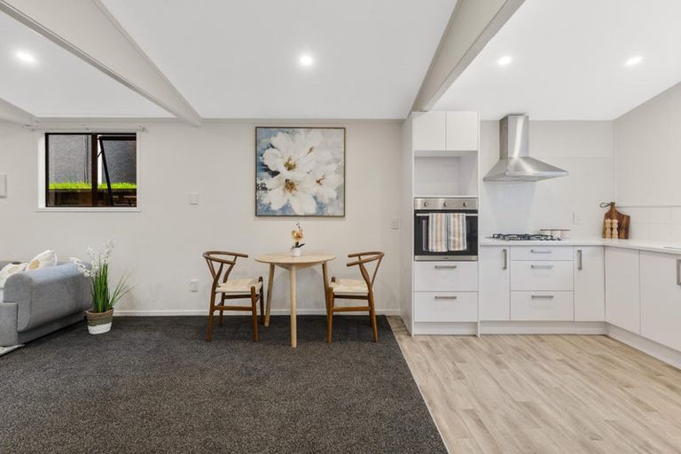 Photo of property in 15 Vina Place, Massey, Auckland, 0614