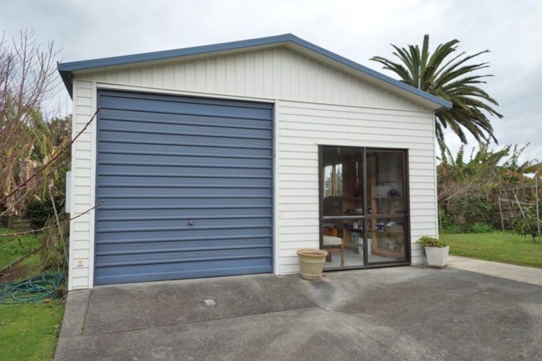Photo of property in 33 Shearwater Street, One Tree Point, 0118