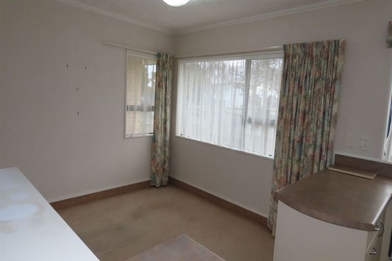 Photo of property in 52 Queen Street West, Levin, 5510