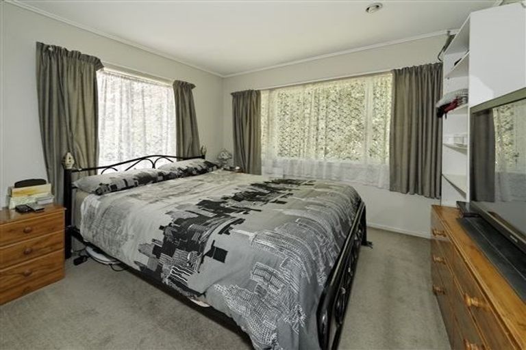 Photo of property in 2/129 Edmonton Road, Te Atatu South, Auckland, 0610