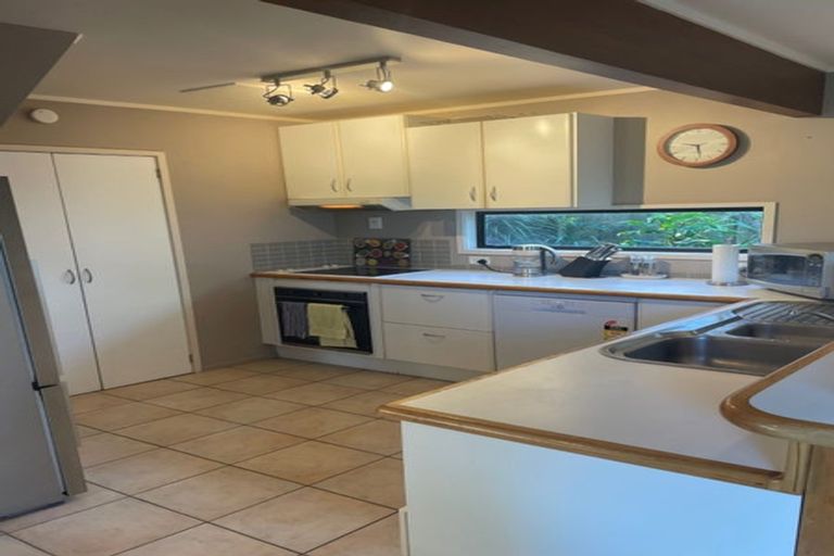 Photo of property in 2/166 Rangatira Road, Beach Haven, Auckland, 0626