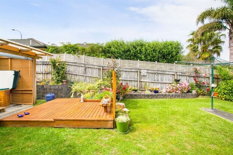 Photo of property in 2 Gendo Avenue, Henderson, Auckland, 0612