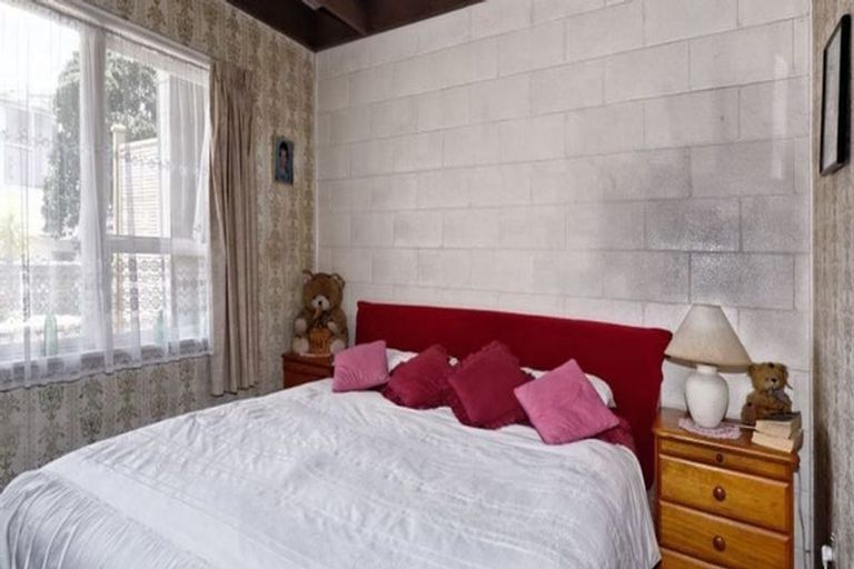 Photo of property in 1/22 Kelston Street, New Lynn, Auckland, 0600