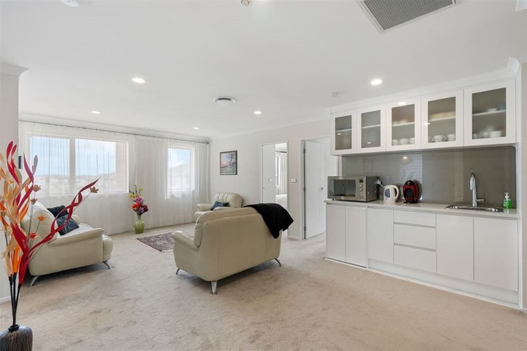 Photo of property in 20 Drumbuoy Drive, Flat Bush, Auckland, 2019