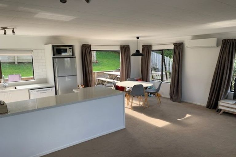 Photo of property in 20 Amery Place, West Harbour, Auckland, 0618