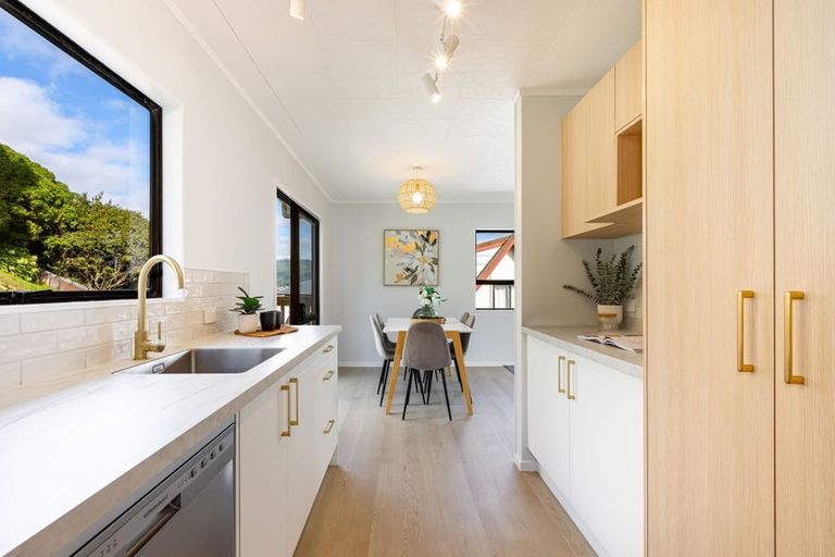 Photo of property in 62 Gloaming Hill, Titahi Bay, Porirua, 5022