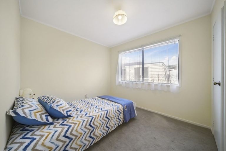 Photo of property in 94 Dalwhinnie Parade, Highland Park, Auckland, 2010