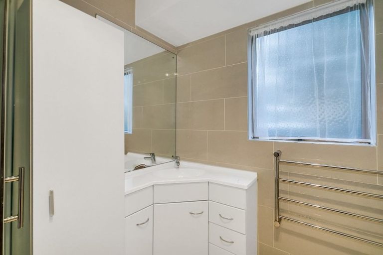 Photo of property in 58 Rosewarne Crescent, Glendene, Auckland, 0602