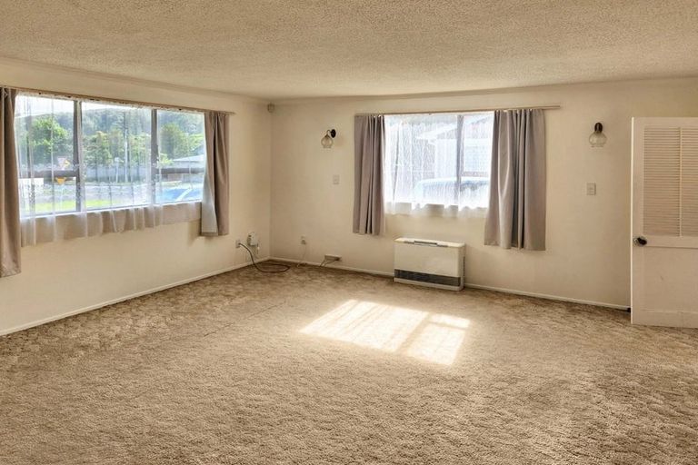 Photo of property in 1 Korau Grove, Stokes Valley, Lower Hutt, 5019