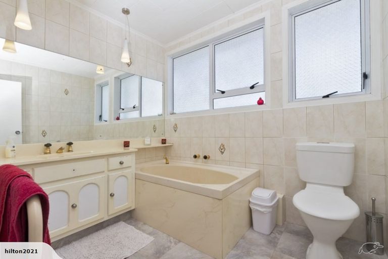 Photo of property in 1/214 Bleakhouse Road, Mellons Bay, Auckland, 2014