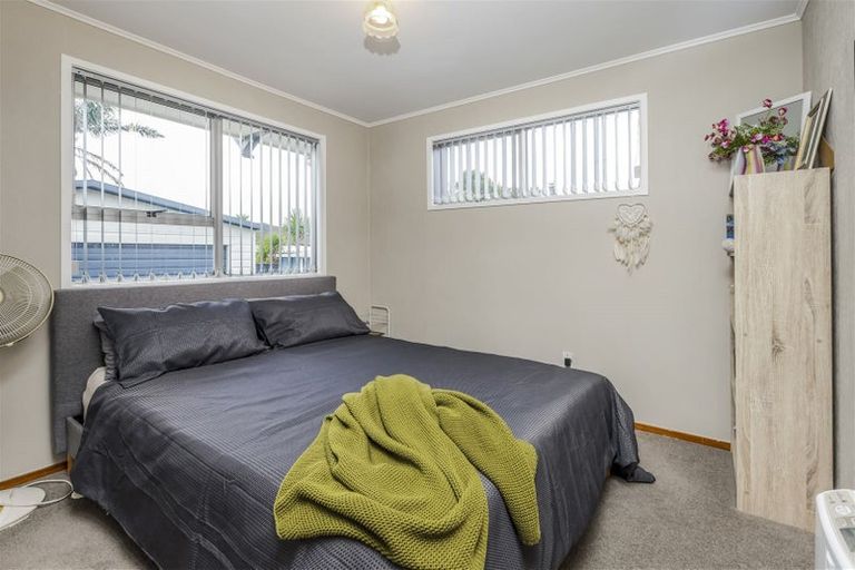 Photo of property in 9 Hindmarsh Street, Henderson, Auckland, 0612