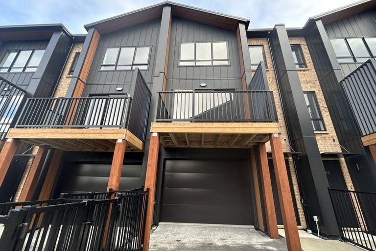 Photo of property in 5/35 Marine Parade, Hobsonville, Auckland, 0616