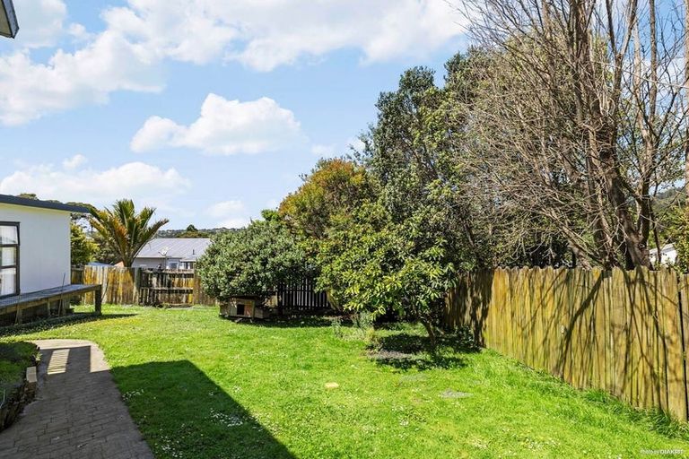 Photo of property in 15 Kotinga Avenue, Glen Eden, Auckland, 0602