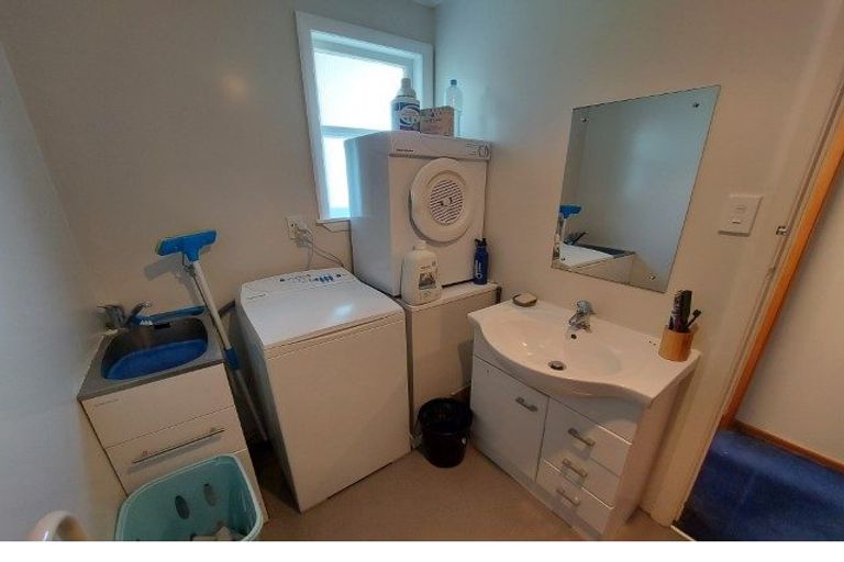 Photo of property in 2 Manitoba Place, Kingston, Wellington, 6021