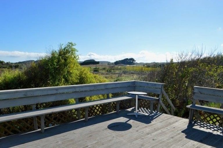 Photo of property in 2b Mahoe Street, Otaki Beach, Otaki, 5512