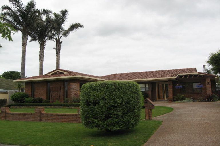 Photo of property in 4 Cadenza Place, Conifer Grove, Takanini, 2112