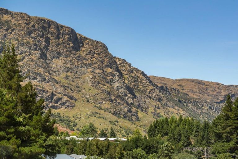 Photo of property in 2/4 Redfern Terrace, Arthurs Point, Queenstown, 9371