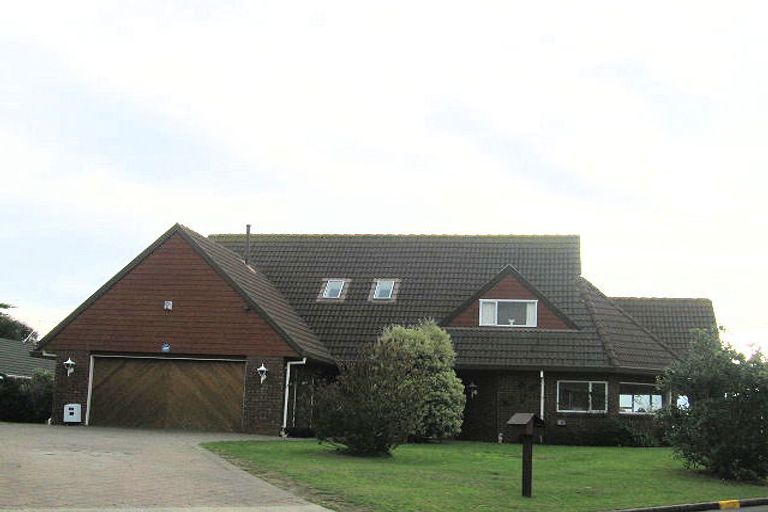 Photo of property in 41 Chilton Drive, Paraparaumu, 5032