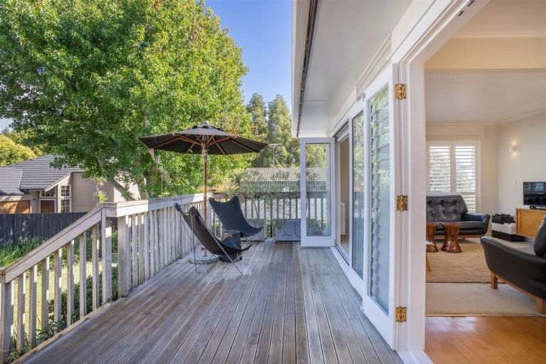 Photo of property in 1/54 Pupuke Road, Hillcrest, Auckland, 0627