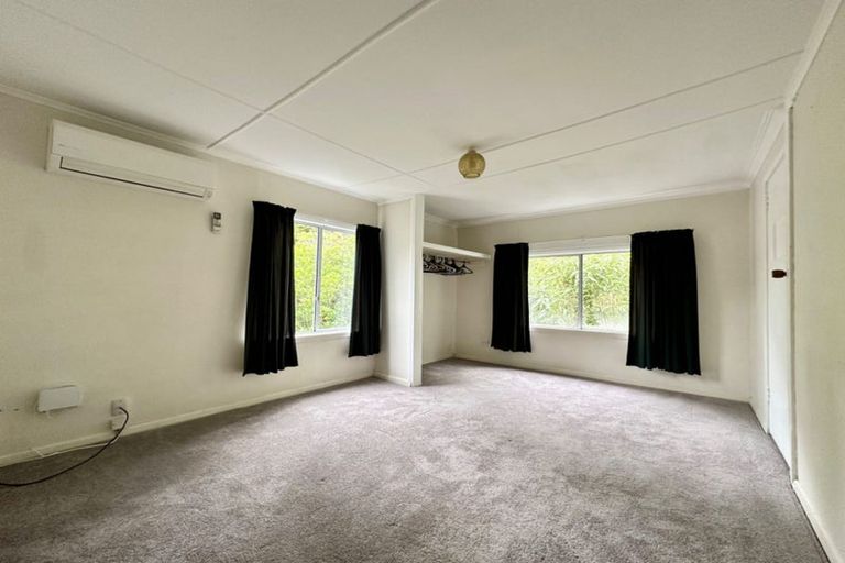 Photo of property in 65 Elmslie Road, Pinehaven, Upper Hutt, 5019