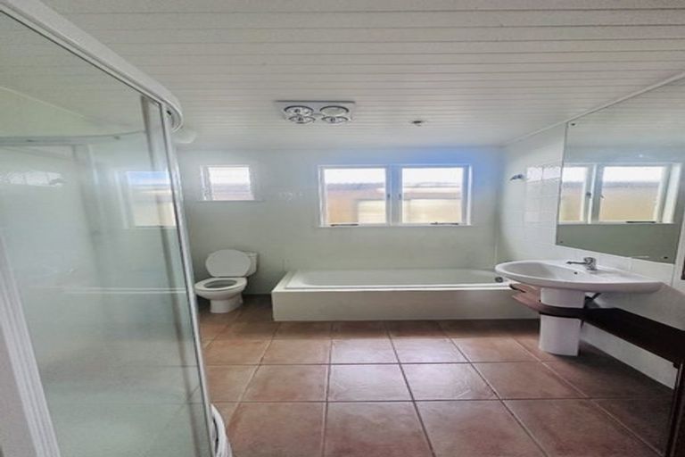 Photo of property in 105 Selwyn Crescent, Forrest Hill, Auckland, 0620