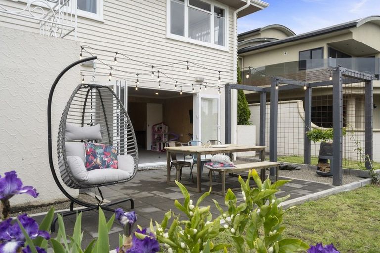 Photo of property in 1 Fairfax Terrace, Frankleigh Park, New Plymouth, 4310