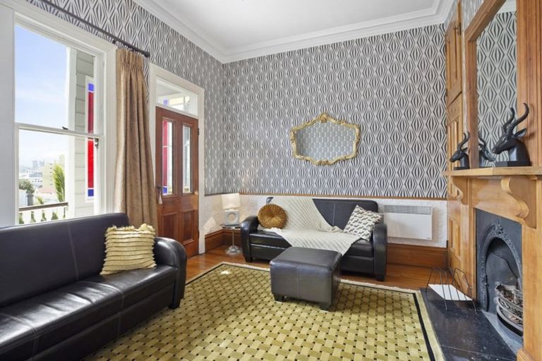 Photo of property in 18 Bidwill Street, Mount Cook, Wellington, 6021