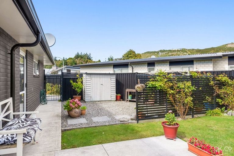 Photo of property in 12 Passchendaele Grove, Trentham, Upper Hutt, 5018