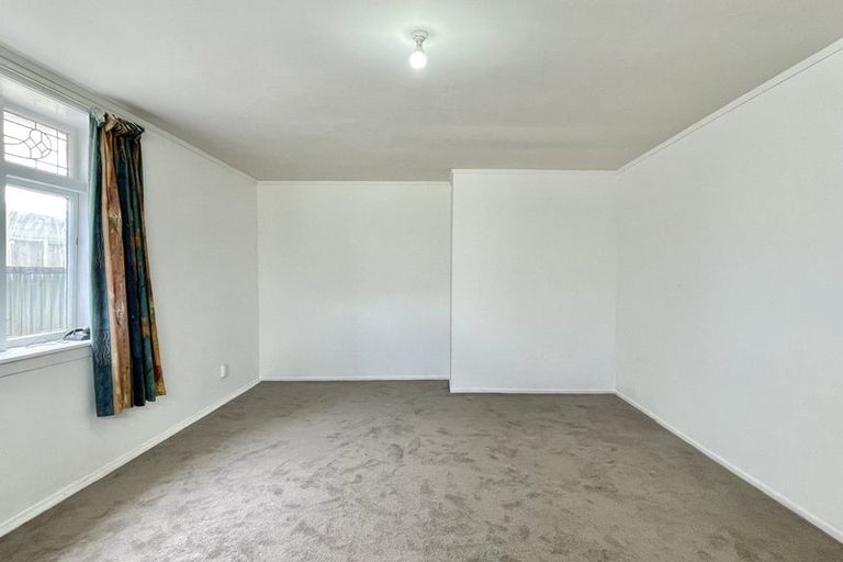 Photo of property in 17 East Street, Petone, Lower Hutt, 5012