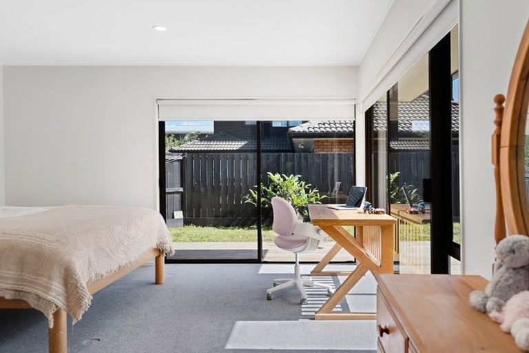 Photo of property in 1/21 Eastern Beach Road, Eastern Beach, Auckland, 2012