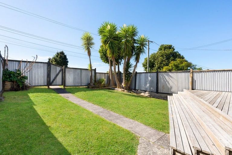 Photo of property in 11 Fordham Street, Beach Haven, Auckland, 0626
