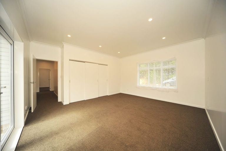 Photo of property in 10 Kellsmere Crescent, Island Bay, Wellington, 6023