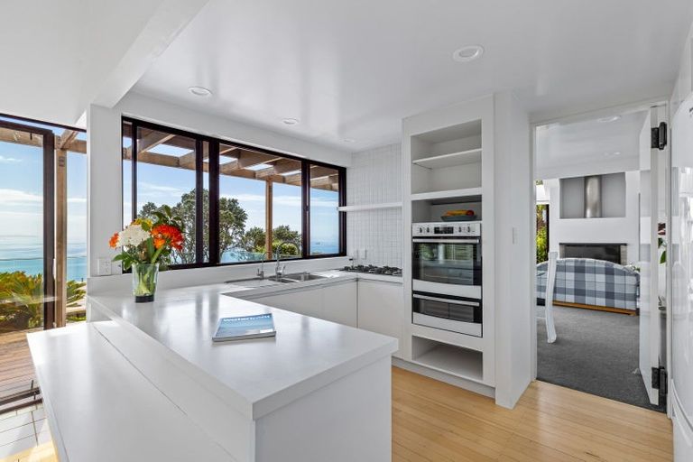 Photo of property in 6 Cliff Road, Torbay, Auckland, 0630